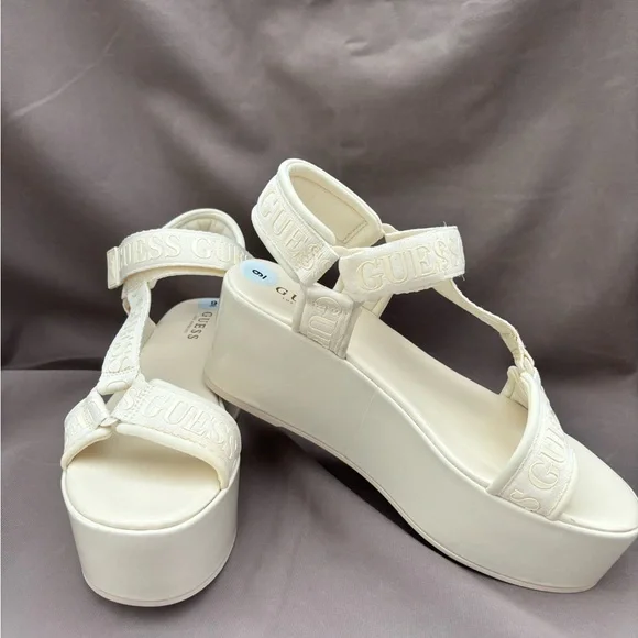 NWOT GUESS PLATFORM OFF WHITE SZ 9 SANDALS CLOTH STRAPS WITH GUESS LOS ANGELES - Picture 1 of 13
